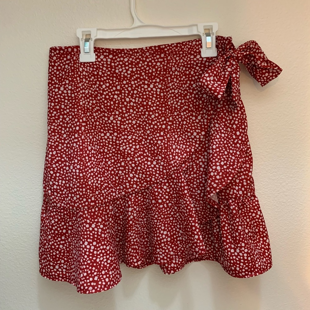 NEVER WORN red/white flowy mini skirt with tie